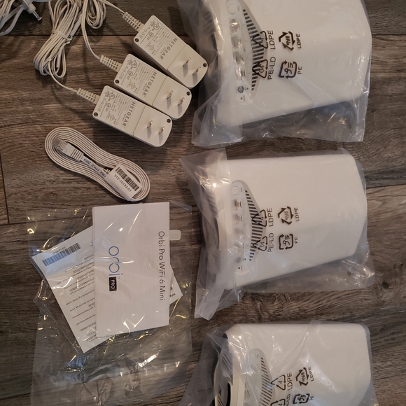 Orbi Pro WiFi 6 mini 3 piece - Picture 4 of 5